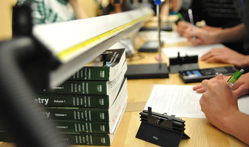  FHS students use AirTrack technology in physics class Sept. 16